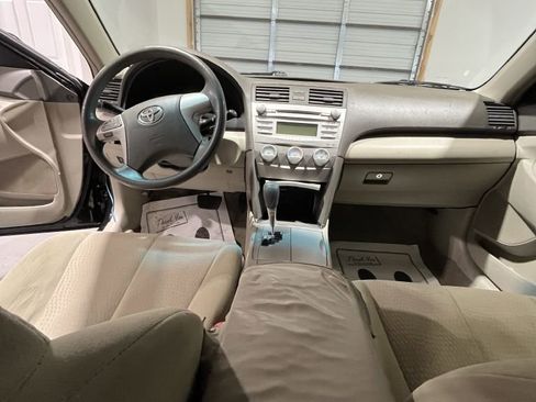 Used 2010 Toyota Camry image 6