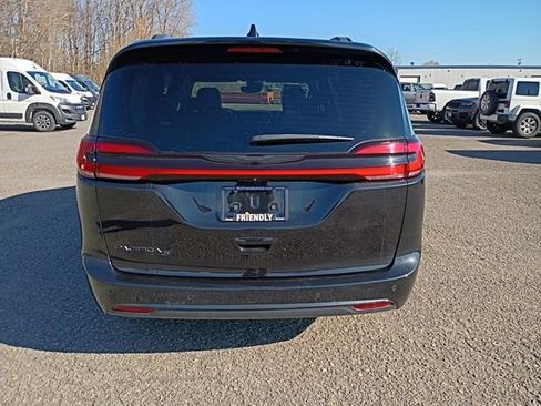 Used 2021 Chrysler Pacifica Touring w/ S Appearance Package FWD image 6