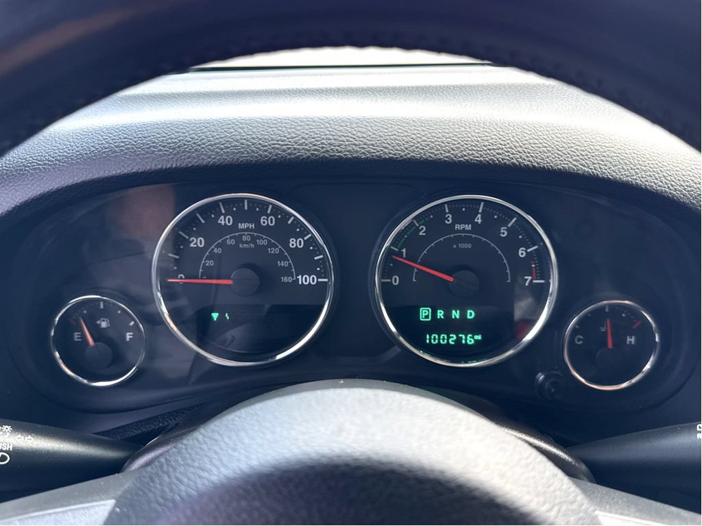 Used 2014 Jeep Wrangler Unlimited Sahara w/ Dual Top Group AWD/4WD image 16