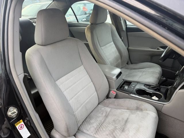 Used 2017 Toyota Camry LE FWD image 4