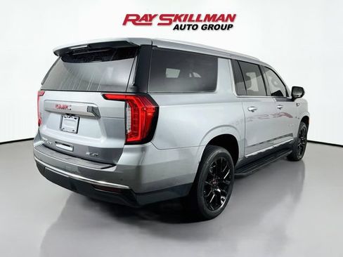 Used 2023 GMC Yukon XL SLT AWD/4WD image 7