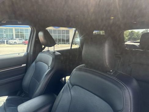 Used 2019 Ford Explorer Limited w/ Class III Trailer Tow Package FWD image 11