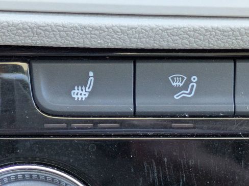 Used 2023 Volkswagen Jetta SE image 22