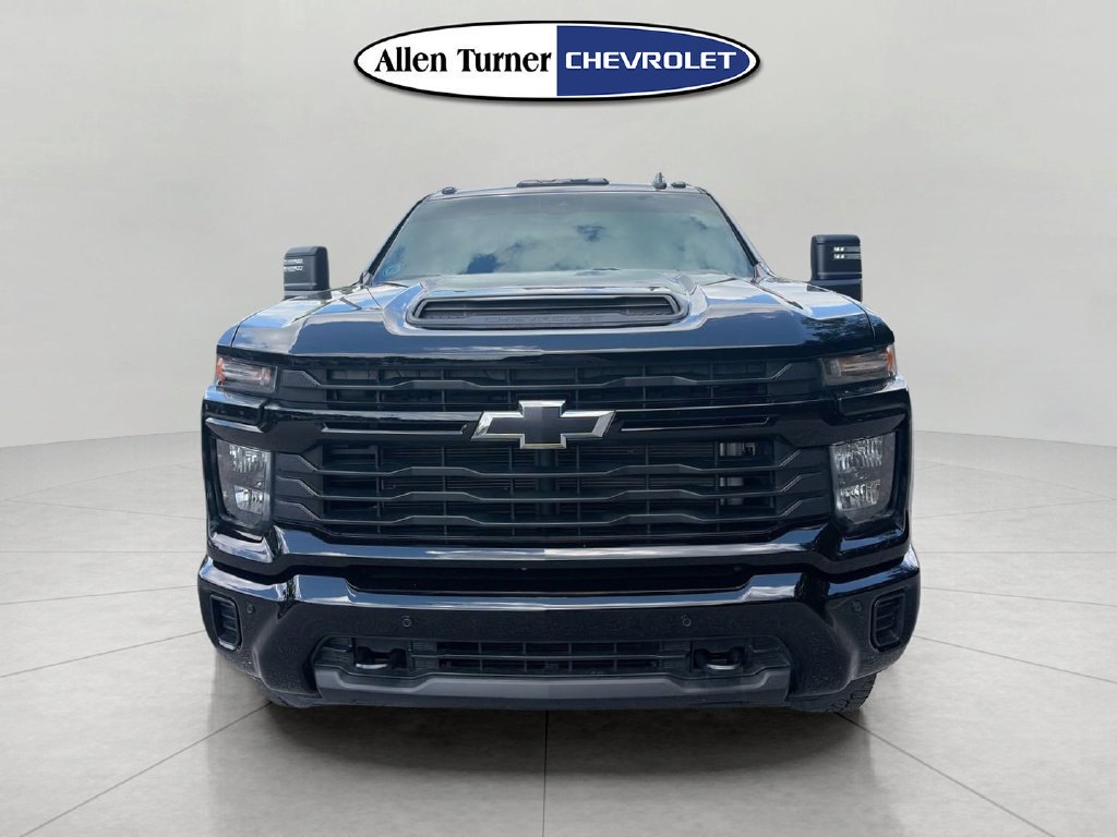 Used 2025 Chevrolet Silverado 2500 Custom w/ Custom Value Package AWD/4WD image 2