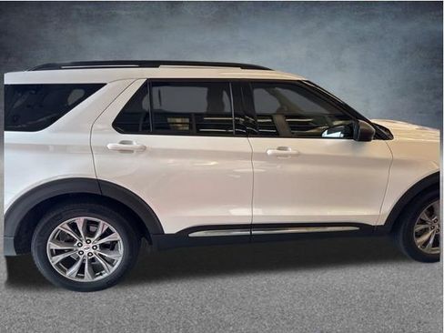 Used 2023 Ford Explorer XLT w/ Equipment Group 202A RWD image 8