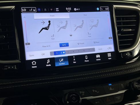 Certified 2024 Chrysler Pacifica Limited image 19