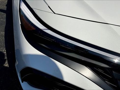 New 2025 Hyundai Elantra Limited image 31