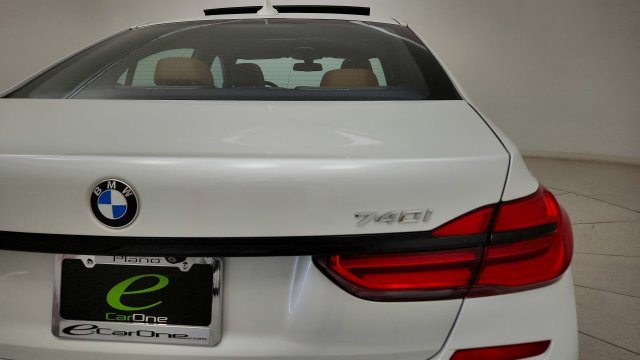 Used 2019 BMW 740i w/ M Sport Package RWD image 26