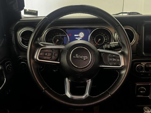 Used 2019 Jeep Wrangler Unlimited Sahara w/ Uconnect 4C Nav & Sound Group AWD/4WD image 5