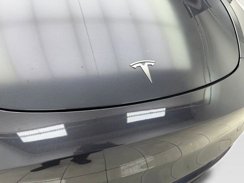 Used 2024 Tesla Model Y Long Range AWD/4WD image 25