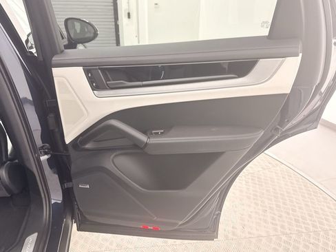New 2025 Porsche Cayenne image 37