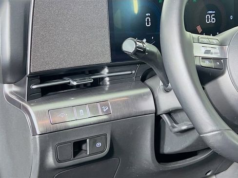 Used 2025 Hyundai Kona SEL image 19