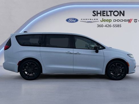 New 2026 Chrysler Pacifica Select FWD image 6