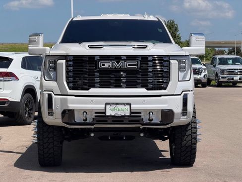 Used 2024 GMC Sierra 3500 Denali Ultimate AWD/4WD image 6