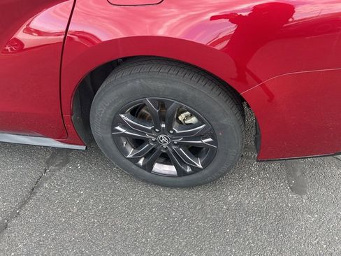 Used 2024 Toyota Sienna XSE w/ XSE Premium Package image 16