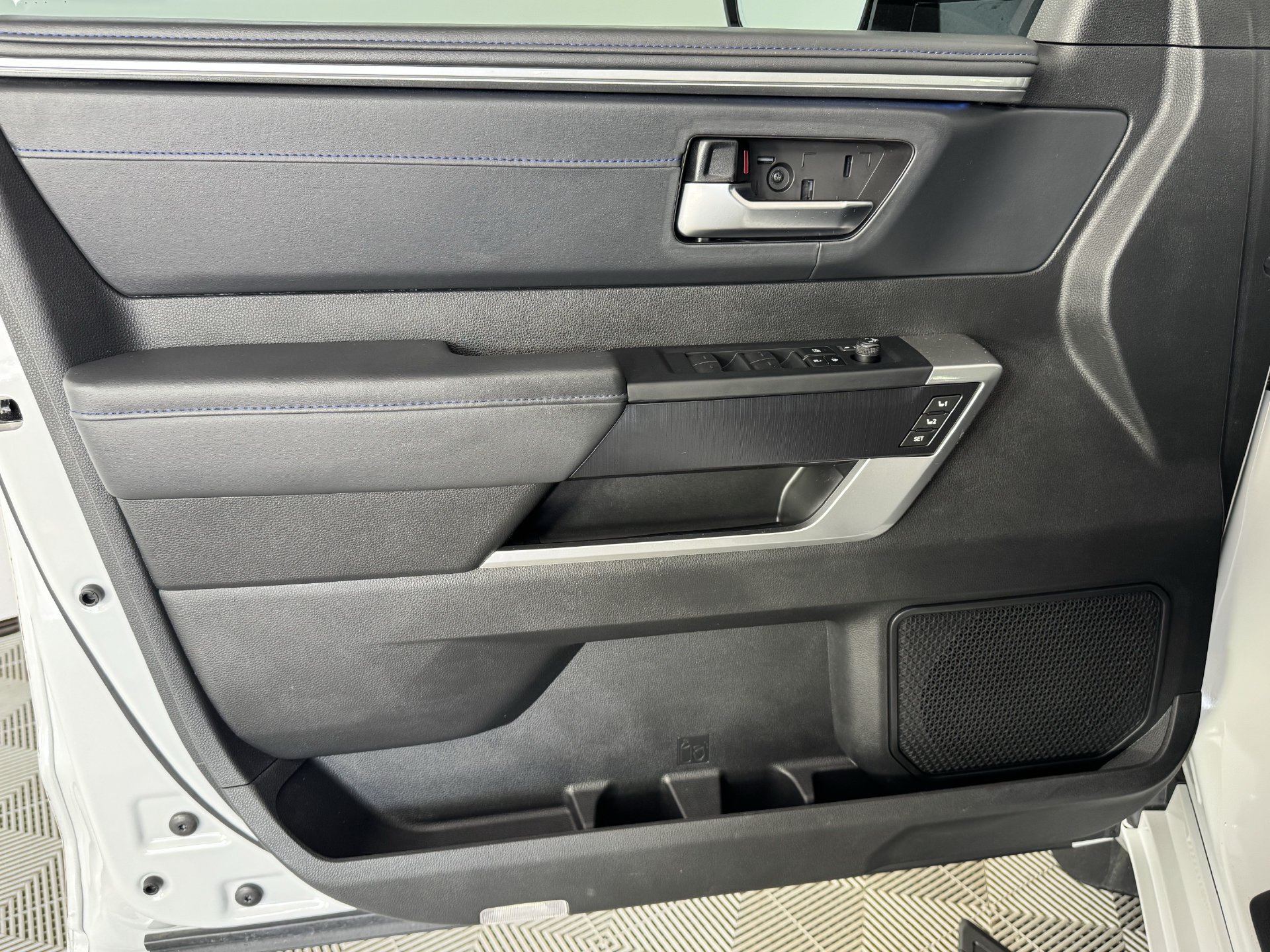 Used 2024 Toyota Tundra Platinum AWD/4WD image 11