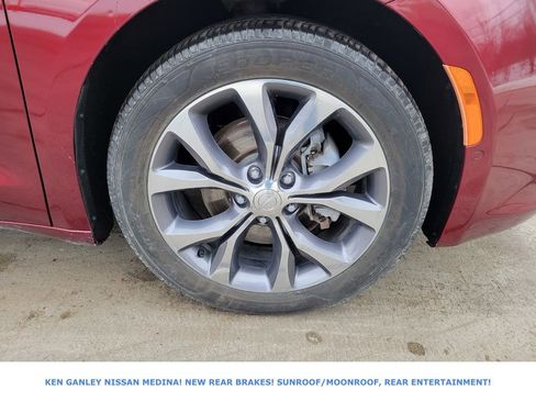 Used 2017 Chrysler Pacifica Limited image 22