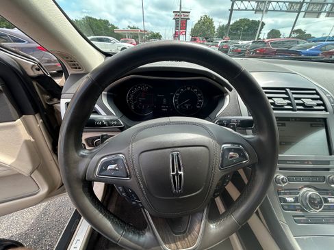 Used 2017 Lincoln MKZ Select w/ Technology Package FWD image 8