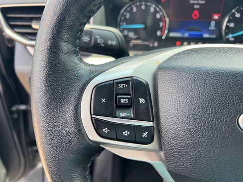 Used 2024 Ford Explorer XLT w/ Equipment Group 202A AWD/4WD image 42