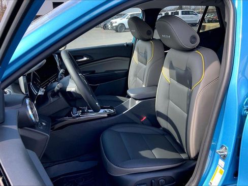 New 2026 Chevrolet Trax ACTIV w/ Sunroof Package FWD image 9