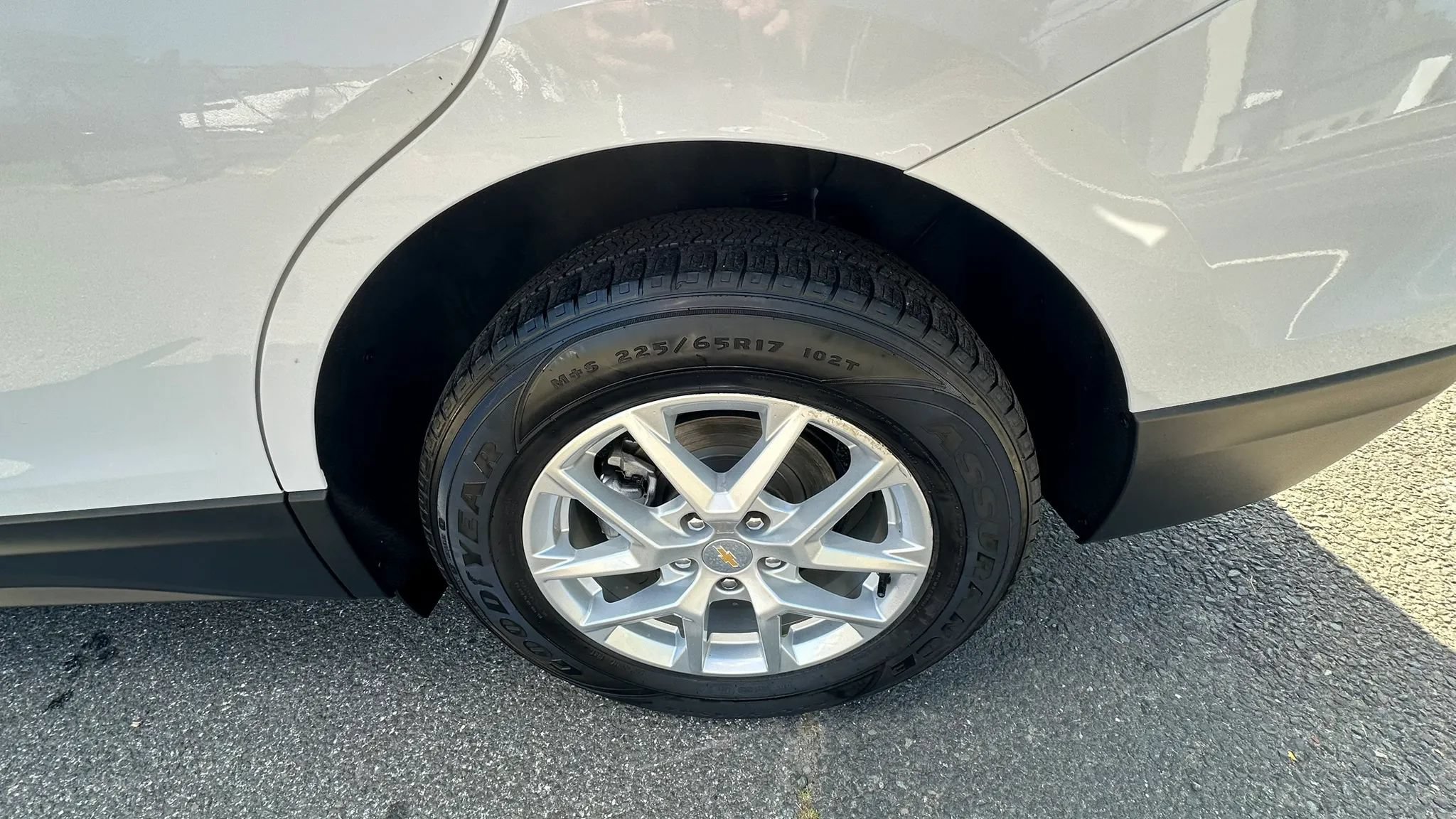 Used 2022 Chevrolet Equinox LT w/ Driver Convenience Package AWD/4WD image 9