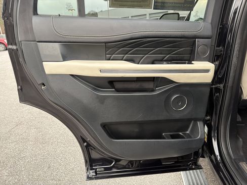 Used 2020 Ford Expedition Platinum image 25