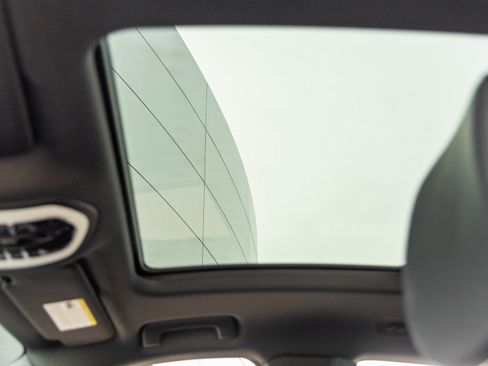 Certified 2024 Porsche Macan S image 26