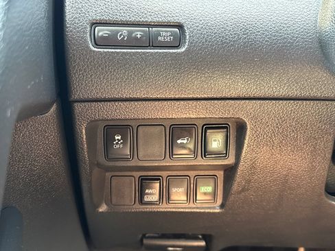 Used 2018 Nissan Rogue SV AWD/4WD image 33