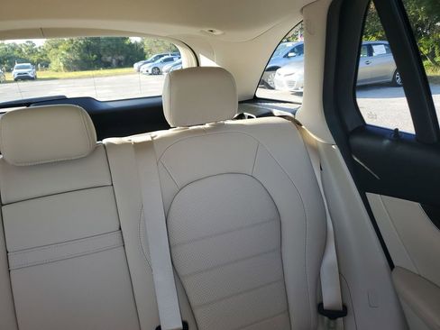 Used 2021 Mercedes-Benz GLC 300 image 14