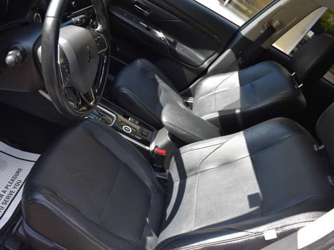 Used 2017 Mitsubishi Outlander SE AWD/4WD image 12