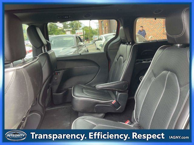 Used 2025 Chrysler Pacifica Limited FWD image 12