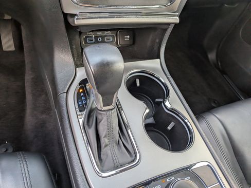 Used 2018 Jeep Grand Cherokee Limited image 31