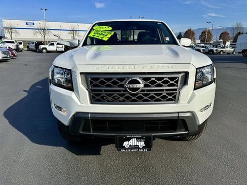 Used 2022 Nissan Frontier SV w/ Technology Package image 2