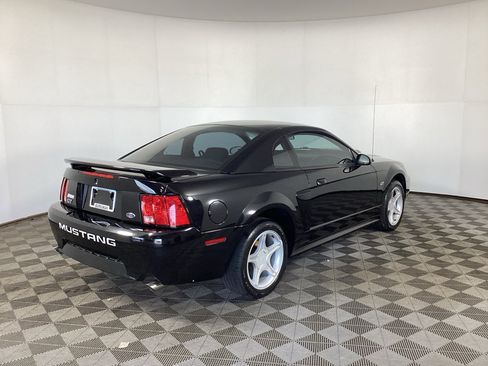 Used 2001 Ford Mustang GT RWD image 2