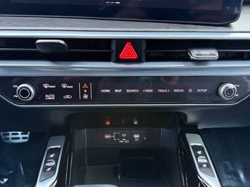 Certified 2025 Kia Sorento SX Prestige image 17