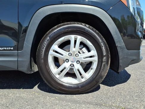 Used 2024 GMC Terrain SLE FWD image 9