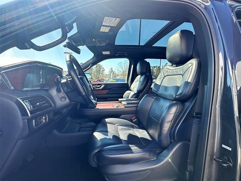 Used 2022 Lincoln Navigator Reserve image 8