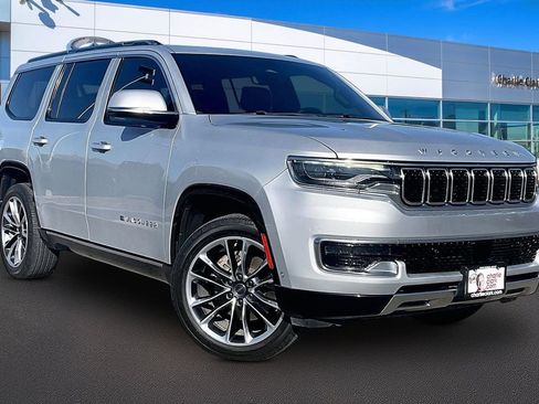 Used 2022 Jeep Wagoneer Series III w/ Premium Group I AWD/4WD image 12