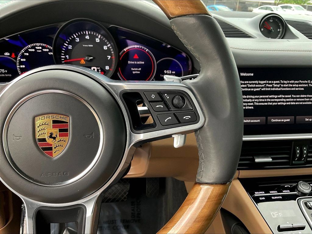 Used 2022 Porsche Cayenne AWD/4WD image 12