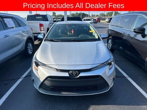 Used 2025 Toyota Corolla LE FWD image 11