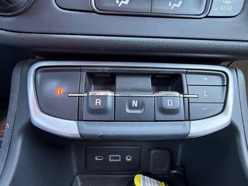 Used 2024 GMC Terrain SLE AWD/4WD image 31