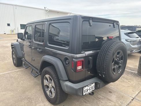 Used 2019 Jeep Wrangler Unlimited Sport image 11