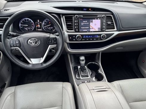Used 2016 Toyota Highlander Limited FWD image 13