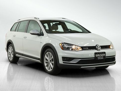 Used 2017 Volkswagen Golf Alltrack SE image 7