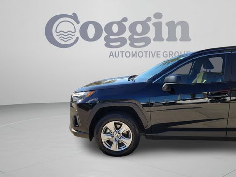 Certified 2025 Toyota RAV4 LE AWD/4WD image 31