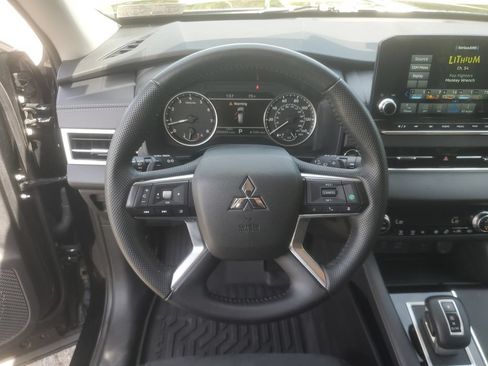 Used 2024 Mitsubishi Outlander SE AWD/4WD image 15