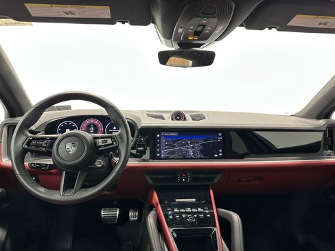 Certified 2025 Porsche Cayenne Turbo AWD/4WD image 28