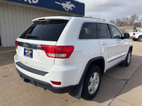 Used 2013 Jeep Grand Cherokee Laredo w/ Laredo E Group image 3