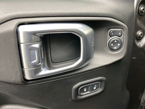 Used 2021 Jeep Gladiator Willys image 9