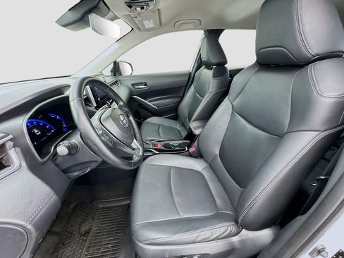 Used 2022 Toyota Corolla Cross XLE w/ Black Badges Package (TMS) FWD image 13